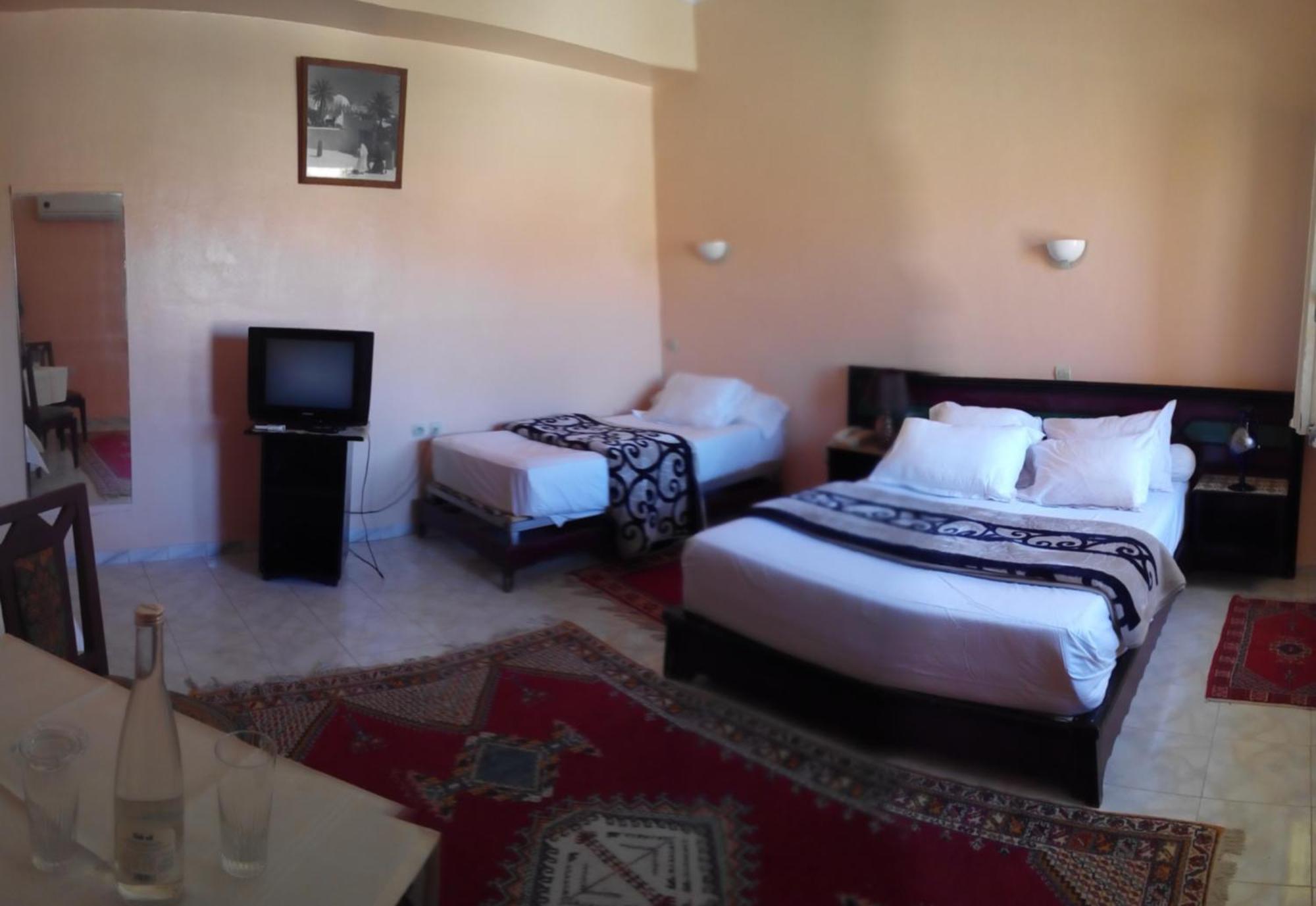 Hotel Les Amandiers Tafraout Exterior photo